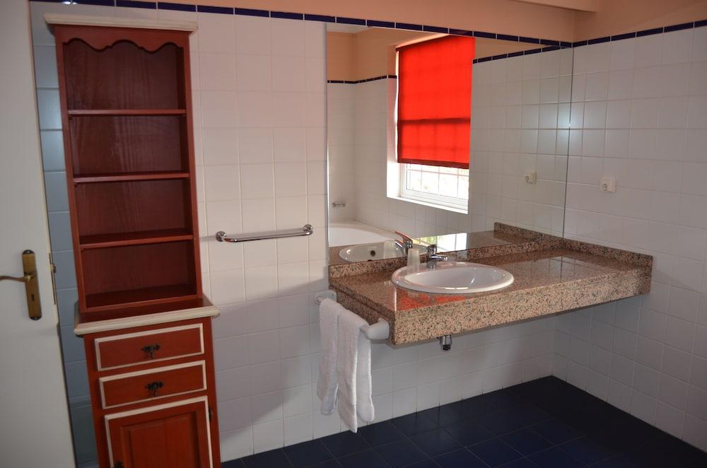 Residencial Mariazinha By Petit Hotels ฟุงชาล ภายนอก รูปภาพ
