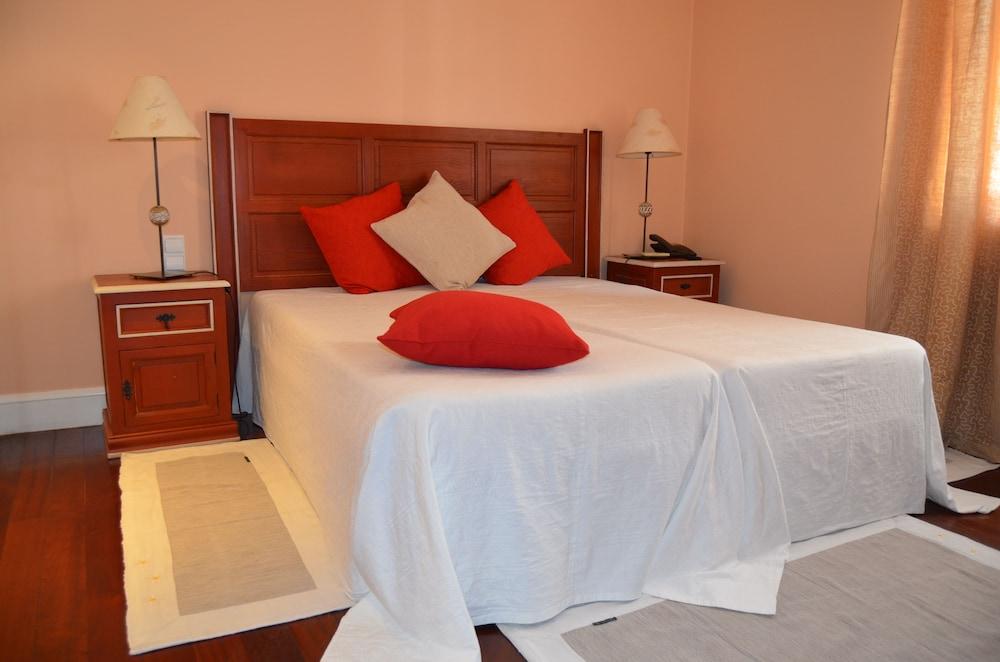 Residencial Mariazinha By Petit Hotels ฟุงชาล ภายนอก รูปภาพ